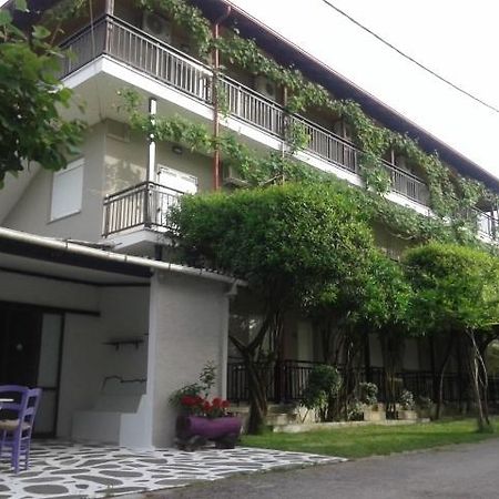 Helena Apartments باراليا بانتالييمونوس المظهر الخارجي الصورة